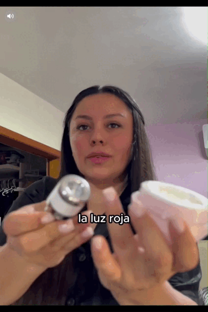 Démonstration de la crème contour des yeux Revivance 3